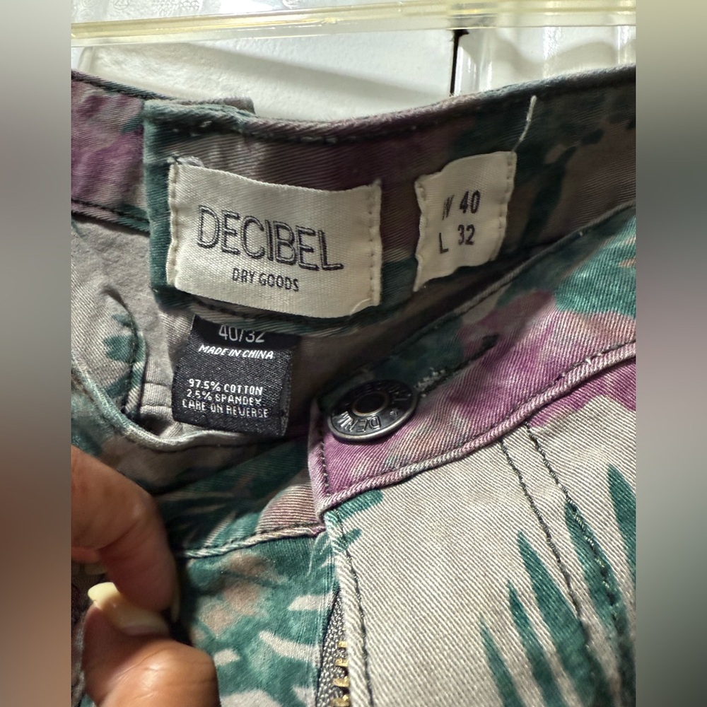 Decibel Dry Goods Floral Cargo Pants (Men’s 40x32) - Picture 2 of 3